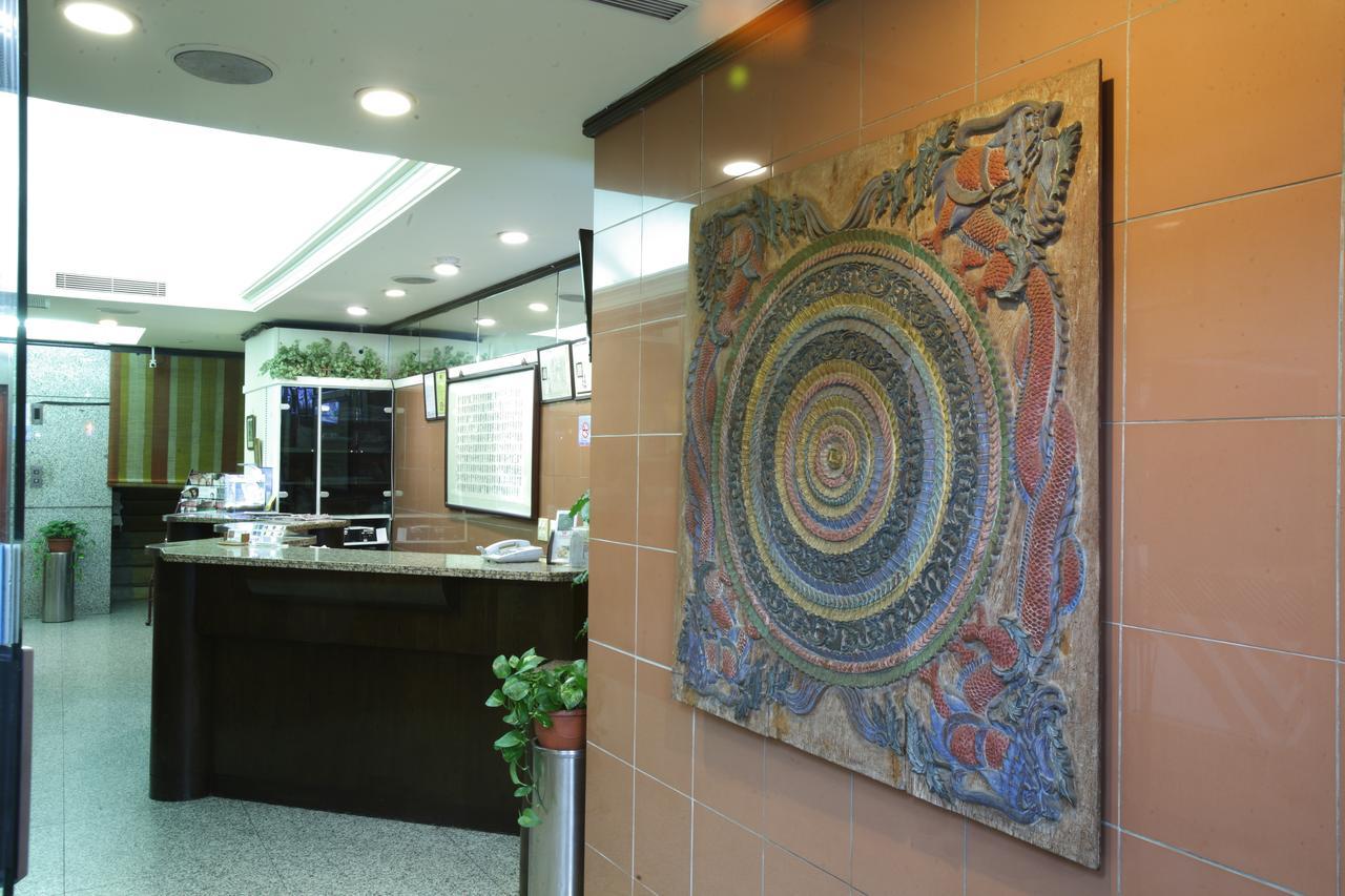 Sun Hotel Taichung Exteriör bild